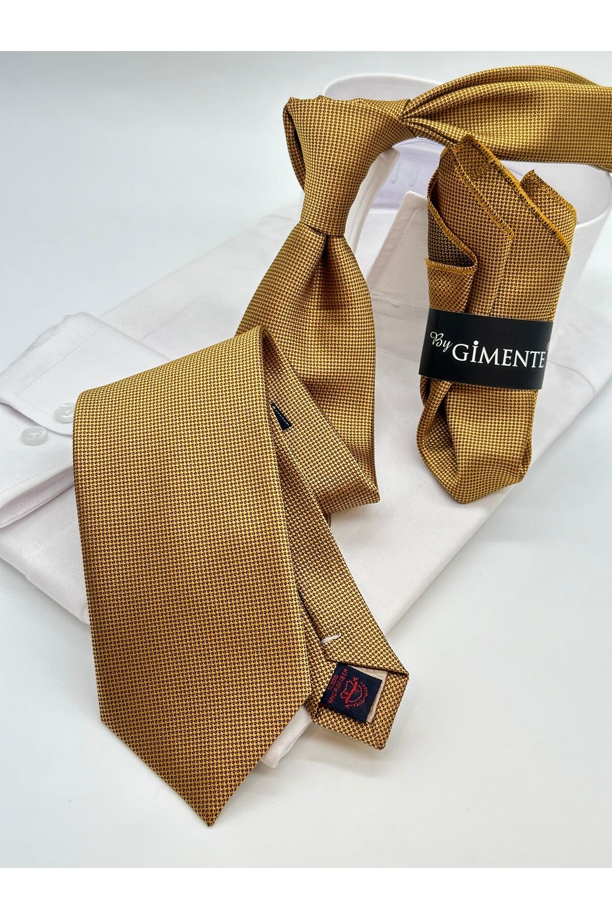 Koyu Gold Kendinden Desenli Klasik Mendilli Kravat