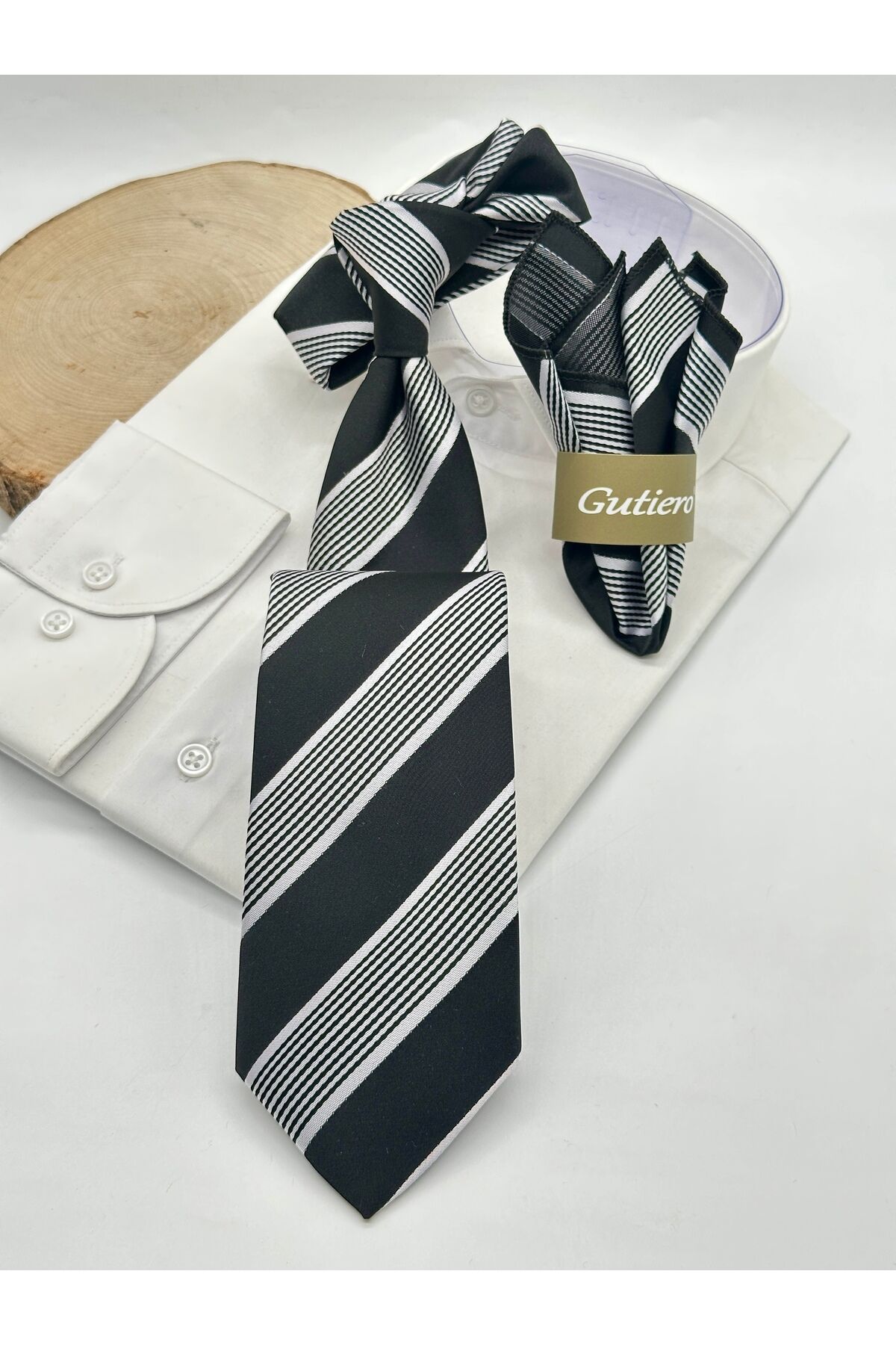 Siyah Beyaz Çizgili Mendilli Klasik Kravat