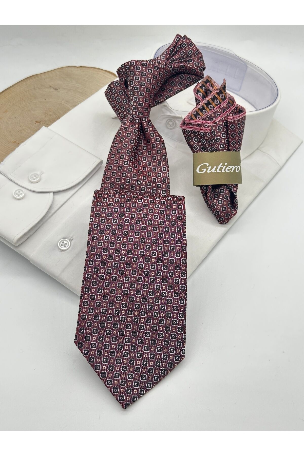 Gül Kurusu Desenli Mendilli Klasik Kravat